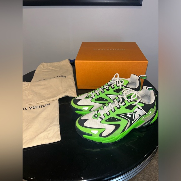 Barely Worn Louis Vuitton Vert Runner Tatic Sneaker - Picture 9 of 12